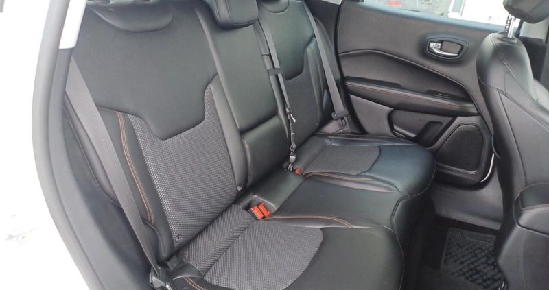 Jeep Compass cena 83500 przebieg: 54390, rok produkcji 2018 z Kluczbork małe 379